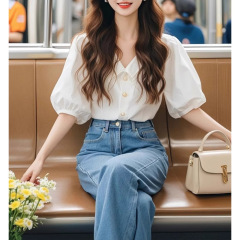 白い半袖シャツの女性の夏の独特な超美しいフランスの絶美な気質の通勤の小さい香りの風の泡の袖の上着
