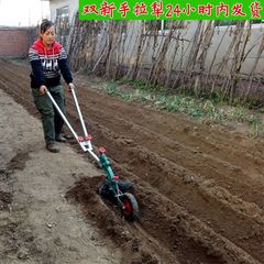手引き鋤農業用微耕機人工転倒土開溝機小型起畝耕地機は溝を掘って土の神器を緩めます。