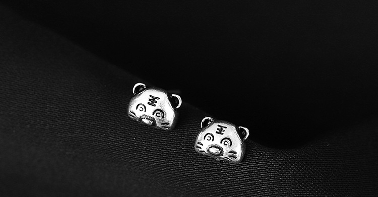 Cute Fashion S925 Silver Little Tiger Stud Earrings Ring display picture 3