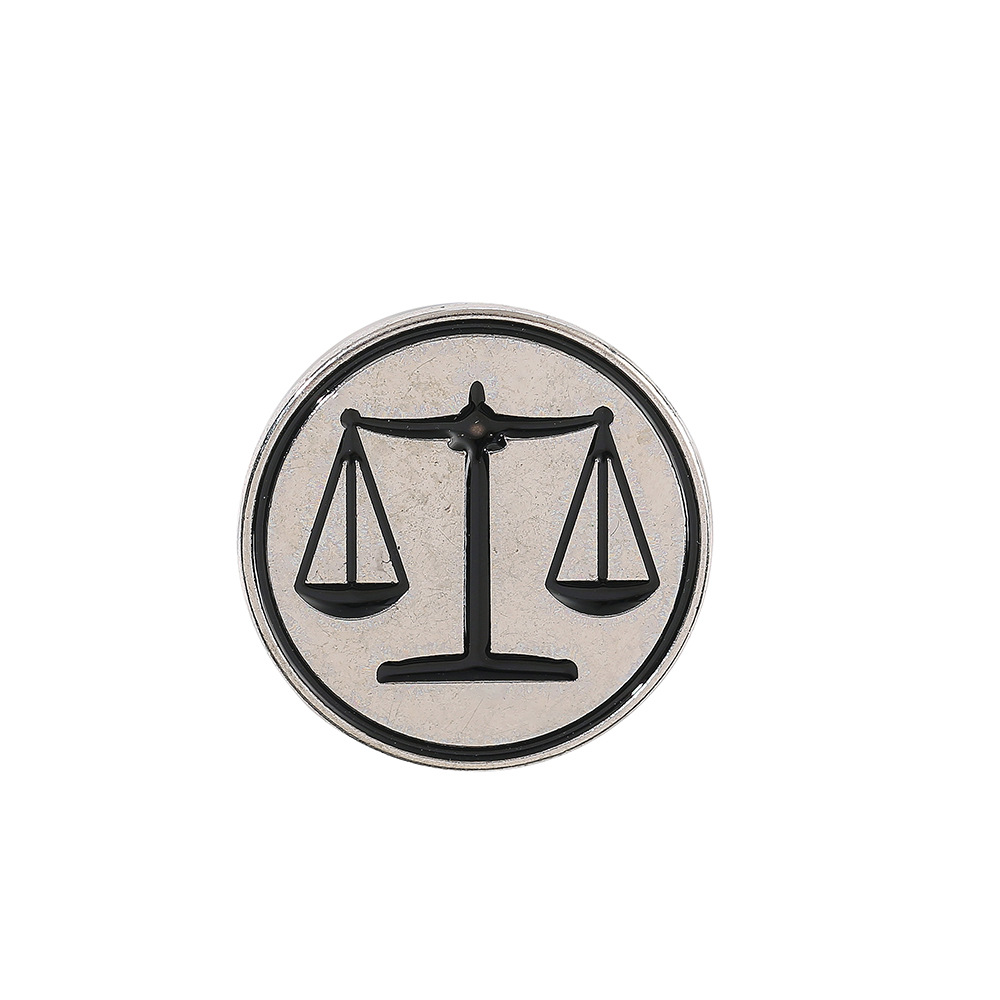 Broche transfrontalière en métal, symbole de la justice simple, Balance, pour maintenir l'ordre public. Accessoire amusant pour chapeau ou casquette._voghion.com