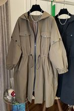 大码复古休闲中长款连帽风衣外套女春秋气质时髦卡其色冲锋衣大衣