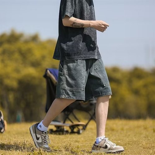 Workwear denim shorts for men, summer loose-fit straight-leg cropped pants, trendy American-style casual mid-length pants.