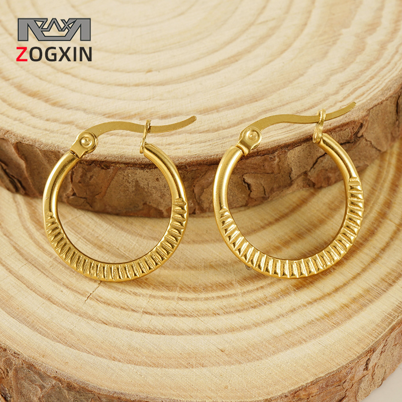 Pendientes de círculo de acero de titanio europeos y americanos diseño de nicho de acero inoxidable femenino temperamento rayado minimalista pendientes redondos del todo fósforo