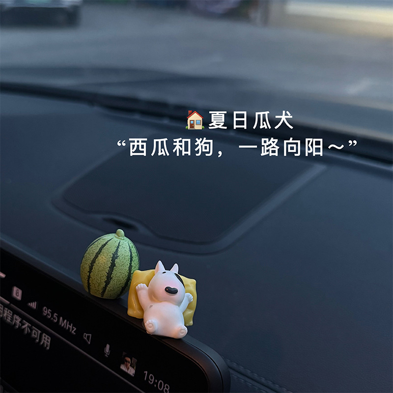 車のセンターコンソール怠惰な子豚人形装飾品電気自動車装飾品漫画車のバックミラーパーソナライズされた装飾|undefined