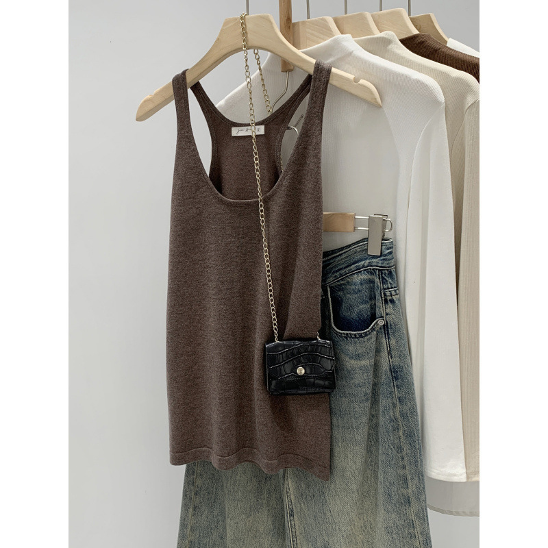 High-End Minimalist White Sleeveless Loose Camisole for Women, Spring/Summer 2026 New Style, Loose-Fitting Inner Layering Top High-End Minimalist White Sleeveless Loose Camisole for Women, Spring/Summer 2026 New Style, Loose-Fitting Inner Layering Top