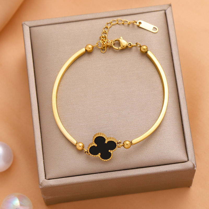 Venta caliente transfronteriza Trébol de cuatro hojas de la suerte, diseño simple y moderno, galvanoplastia al vacío de sentido avanzado, pulsera femenina de acero de titanio que no se desvanece