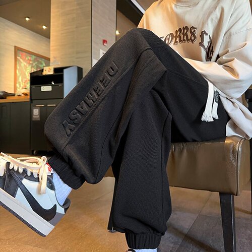Steel-stamped letter-printed ankle-banded sweatpants for men—autumn/winter loose-fitting, wide-leg casual pants; pineapple-patterned sports pants in Japanese style.