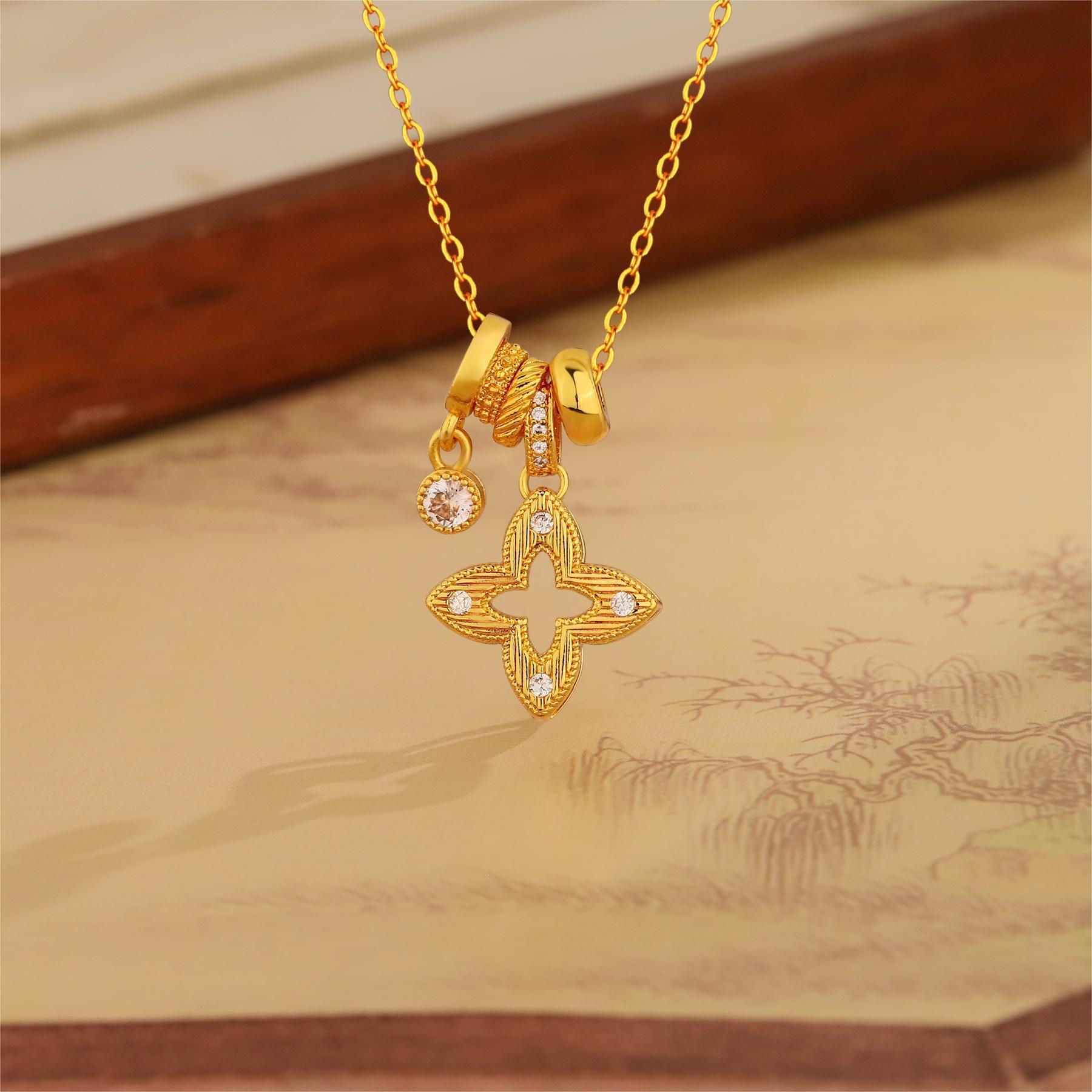 Dot Diamond Ring Brushed Four-Leaf Clover Necklace for Women 2025 Micro-Embedded Design Niche Elegant Simple High-End Clavicle Chain