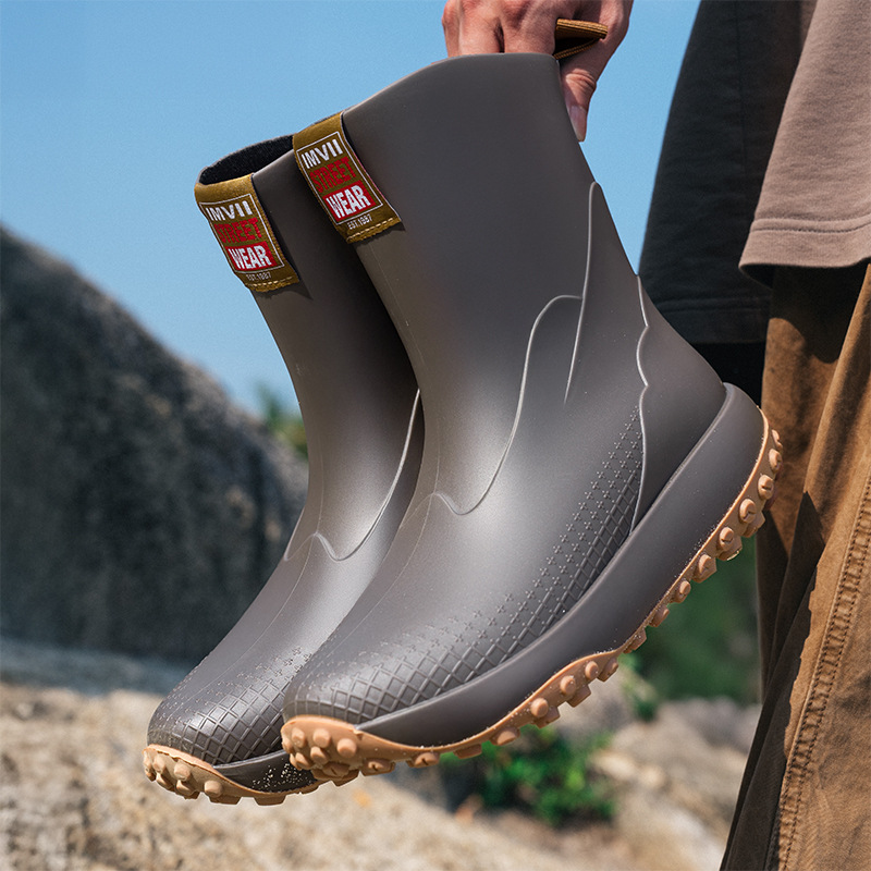 Botas de lluvia alemanas tubo medio para hombre 2025 nuevas botas de lluvia de moda zapatos antideslizantes para exteriores zapatos de goma impermeable ligera