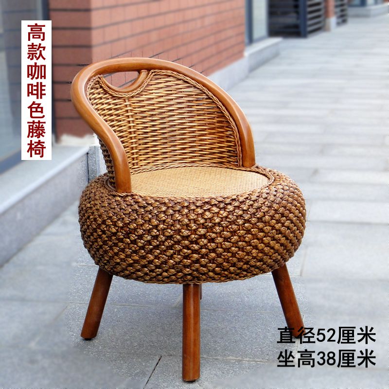 高款咖啡色藤椅