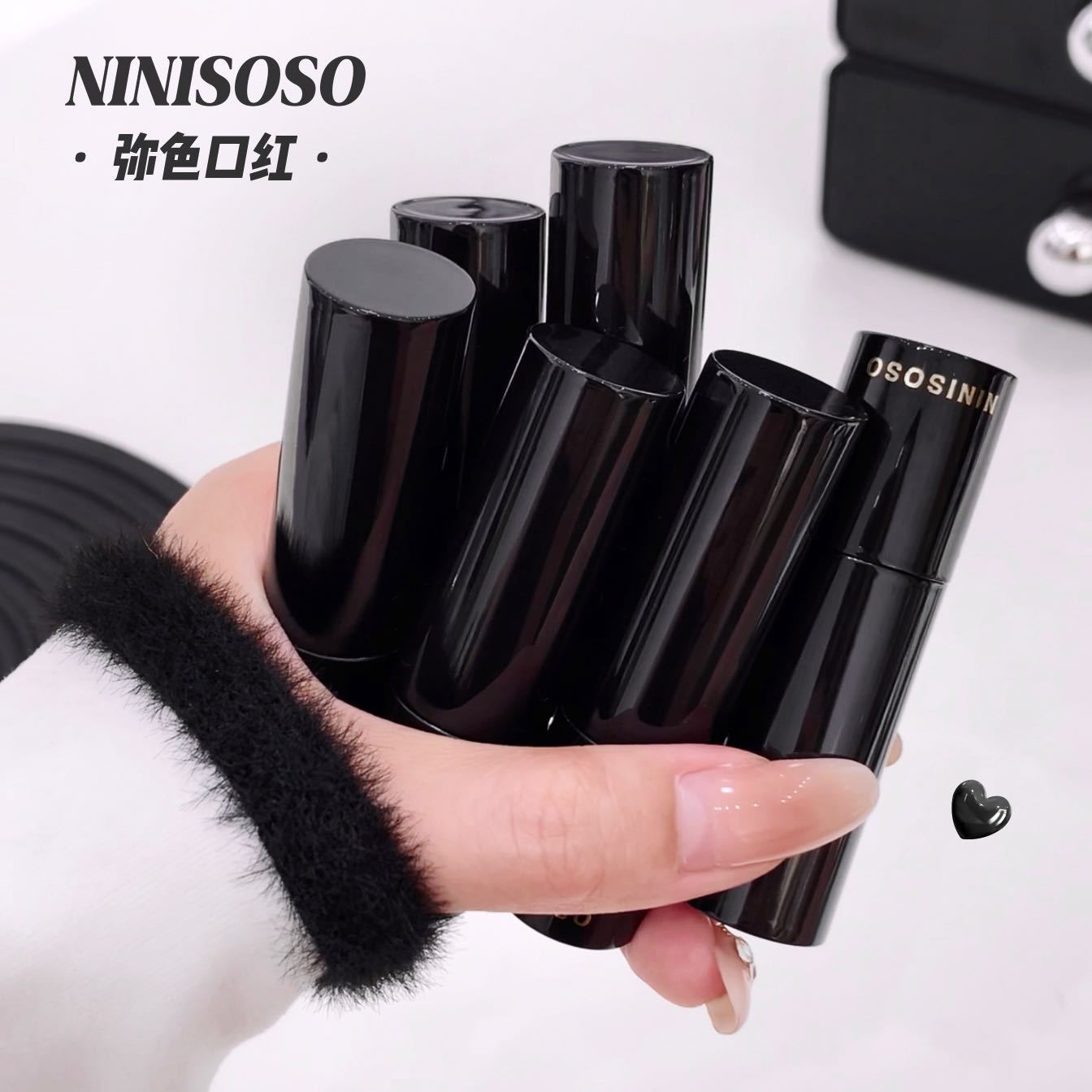 NINISOSO Beige lipstick is hydrating, delicate and does not dry out, making the lips look fair and chubby. It has a natural summer atmosphere and is a lipstick for women Application Scenario