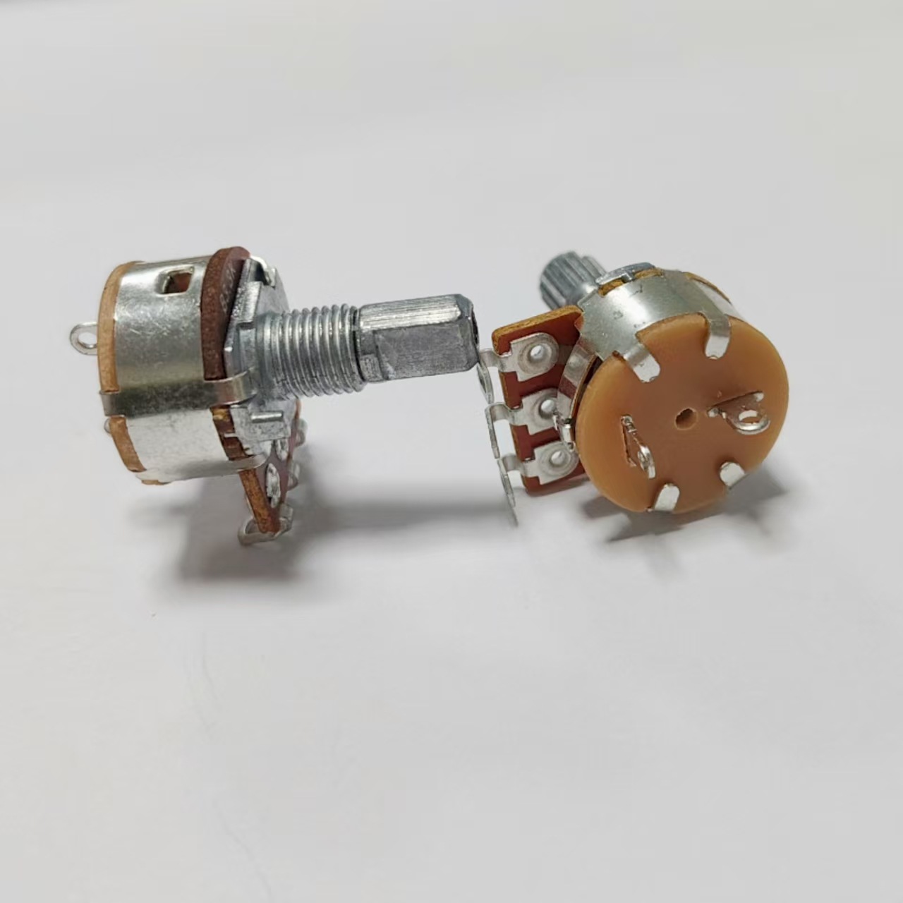 厂家供应开关电位器，B500K电位器，进口碳膜电位器，电位器开关