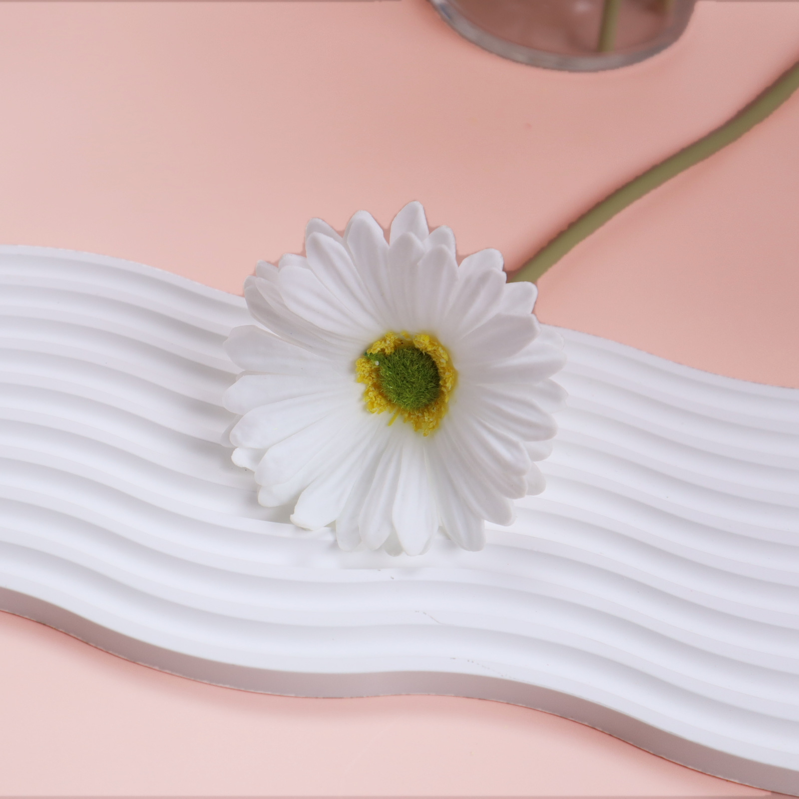 하얀색