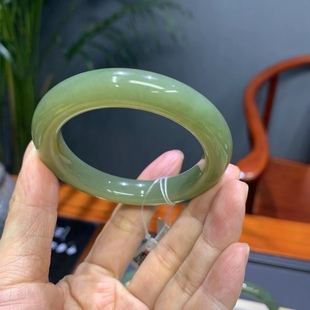 Jin Yutang Xinjiang Hetian Jade Lake Water Green Bracelet with Ice Bottom, Full of Oily, No Cracks, Slightly Imperfections, Just One