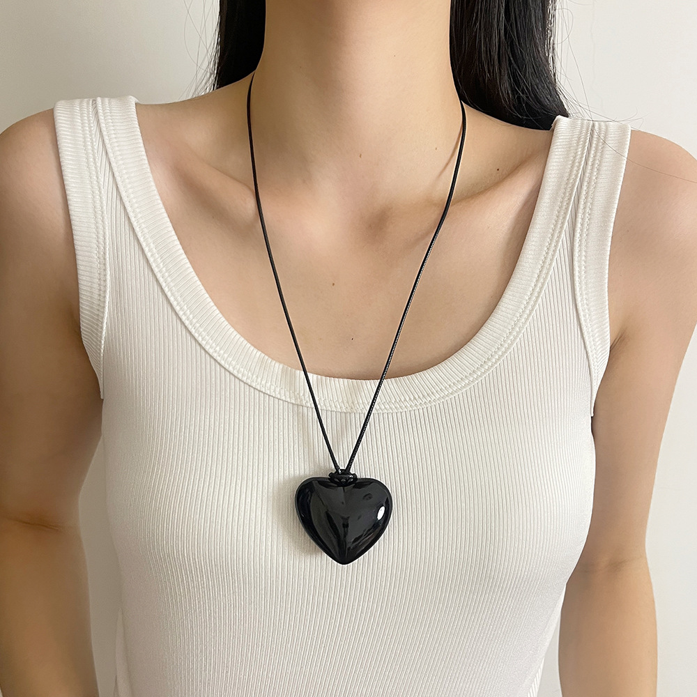 Leather Rope Chain Material Simple Style Heart Shape Alloy Leather Rope Woven Chain Pendant Necklaces Wholesale
