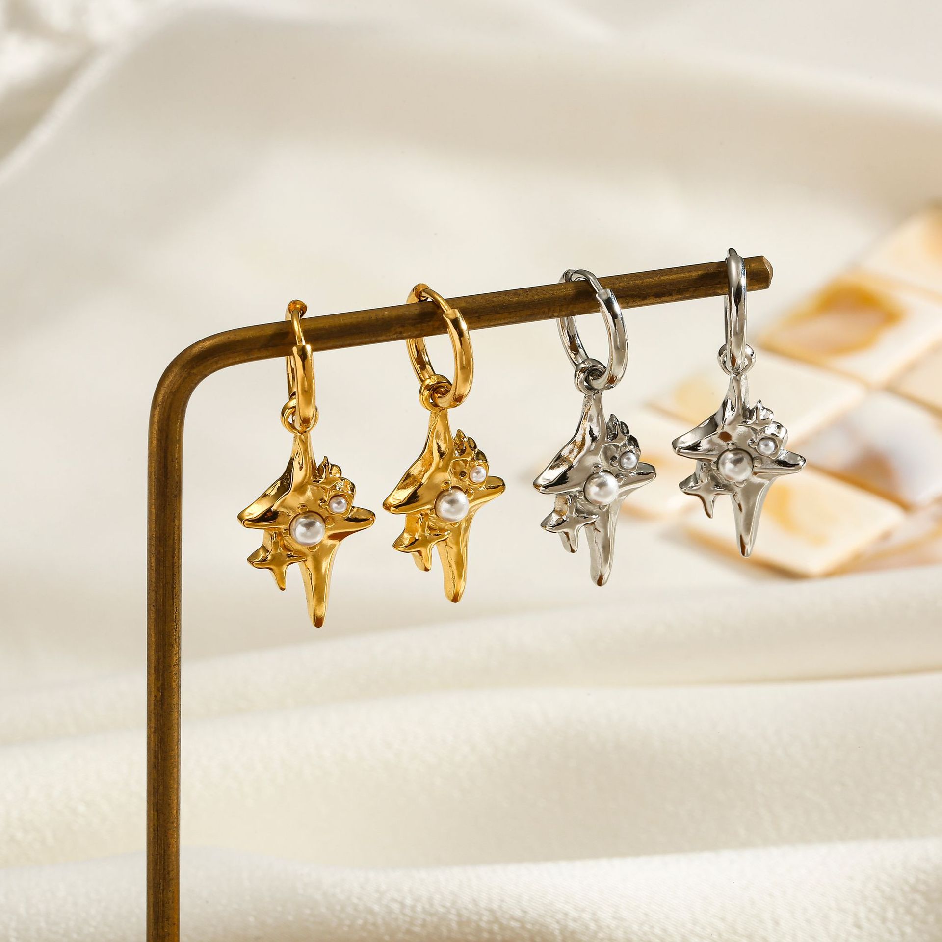 1 Pair Elegant Streetwear Star Plating Inlay Titanium Steel Artificial Pearls Drop Earrings display picture 3