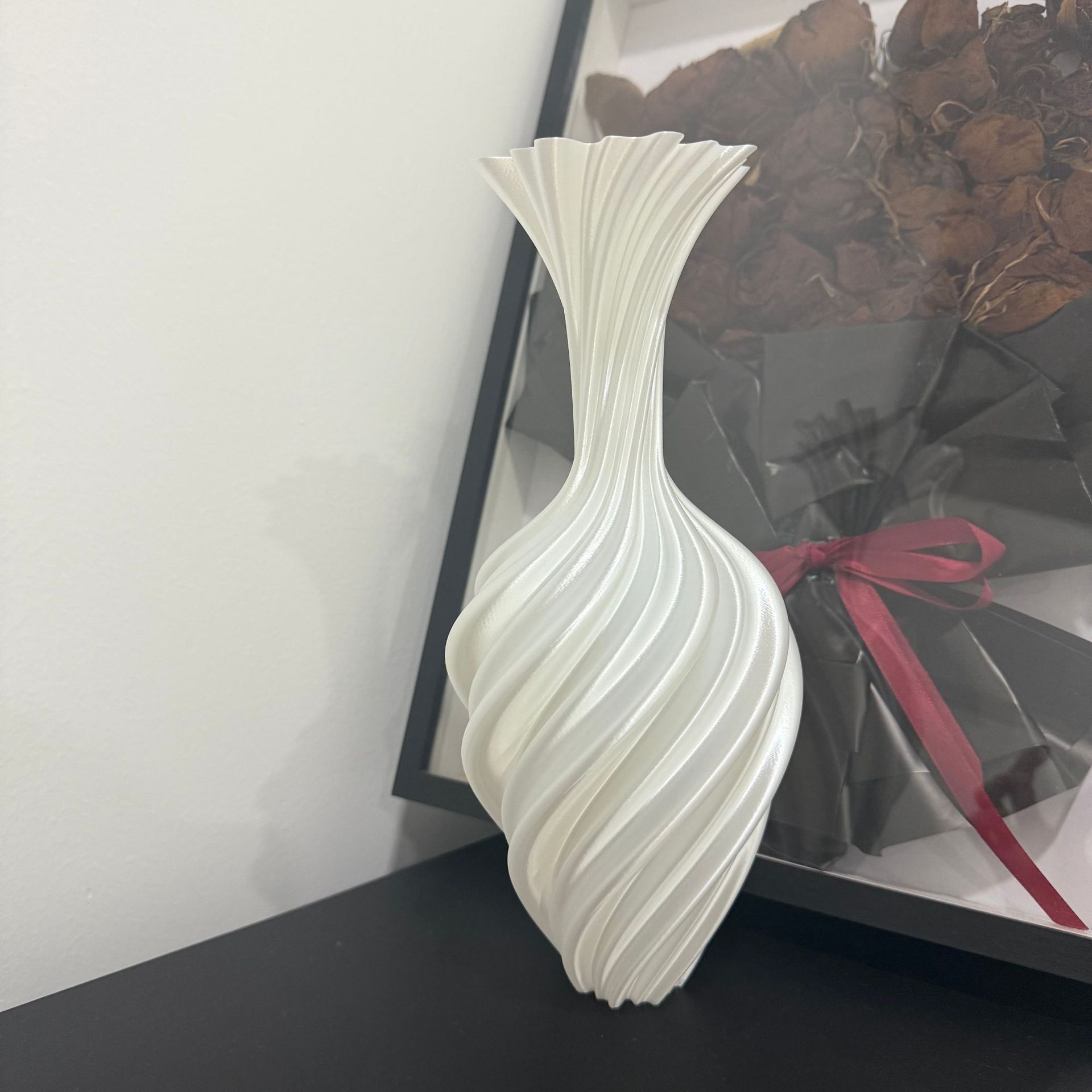 Nuevo arte abstracto jarrón retorcido retrógrado decoración floral ornamentos nórdicos simple inswind impresión 3D lujosa ligera