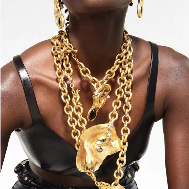 Exaggerated Half-face Mask Cuban Necklace High-end Retro Torque_voghion.com