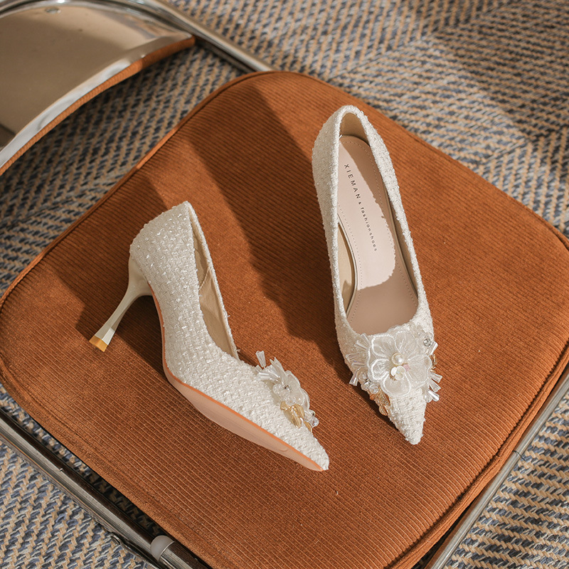 Dames pumps met dunne hak en spitse neus voor bruiloft_voghion.com