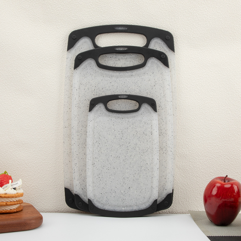 Fabricante al por mayor transparente en blanco y negro placa de platos de plástico de cocina tablero de escritorio casero conjunto de plástico antideslizante tablero de corte pp
