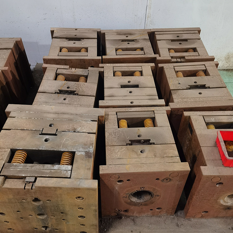 东莞深圳广州上门回收废铁模具含税价回收五金塑胶模具废铁