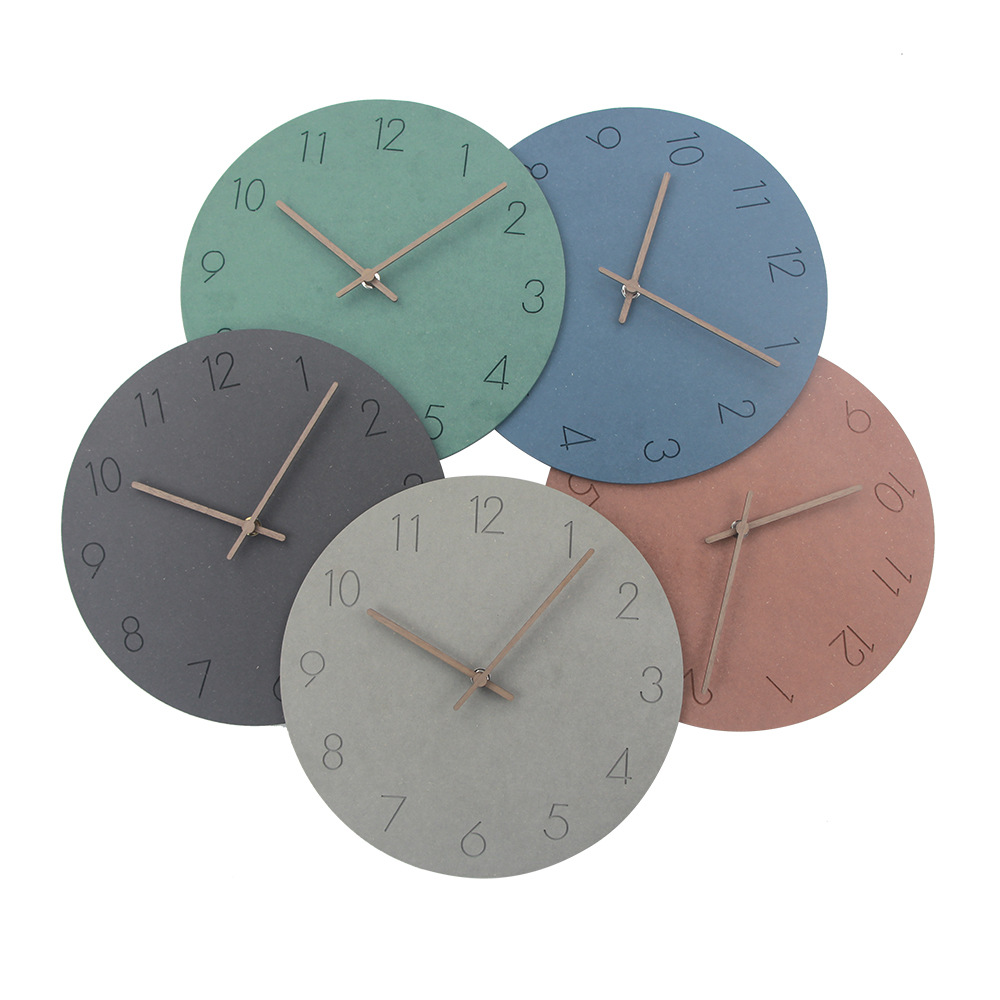 Reloj de estilo europeo del norte español extremadamente simple reloj de pared de madera reloj de madera sala de estar creativa reloj mudo Reloj de pared