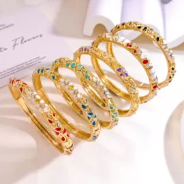 项链;戒指;手镯