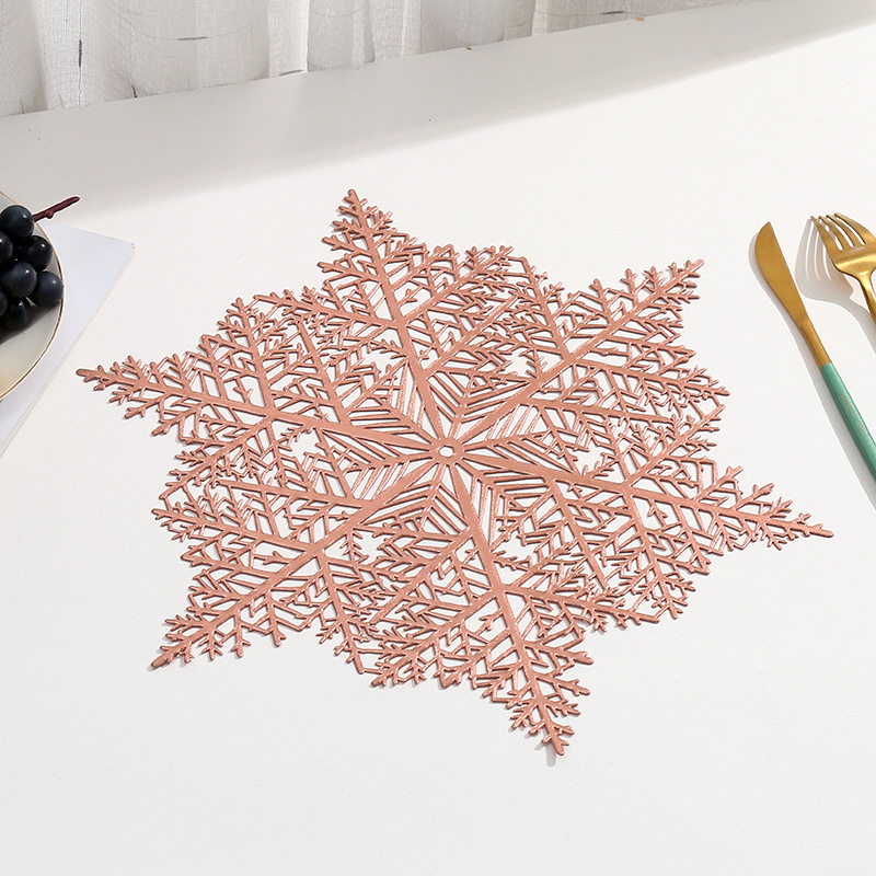跨境圣诞雪花pvc餐垫圣诞节餐厅装饰西餐厅烫金镂空餐桌垫批发