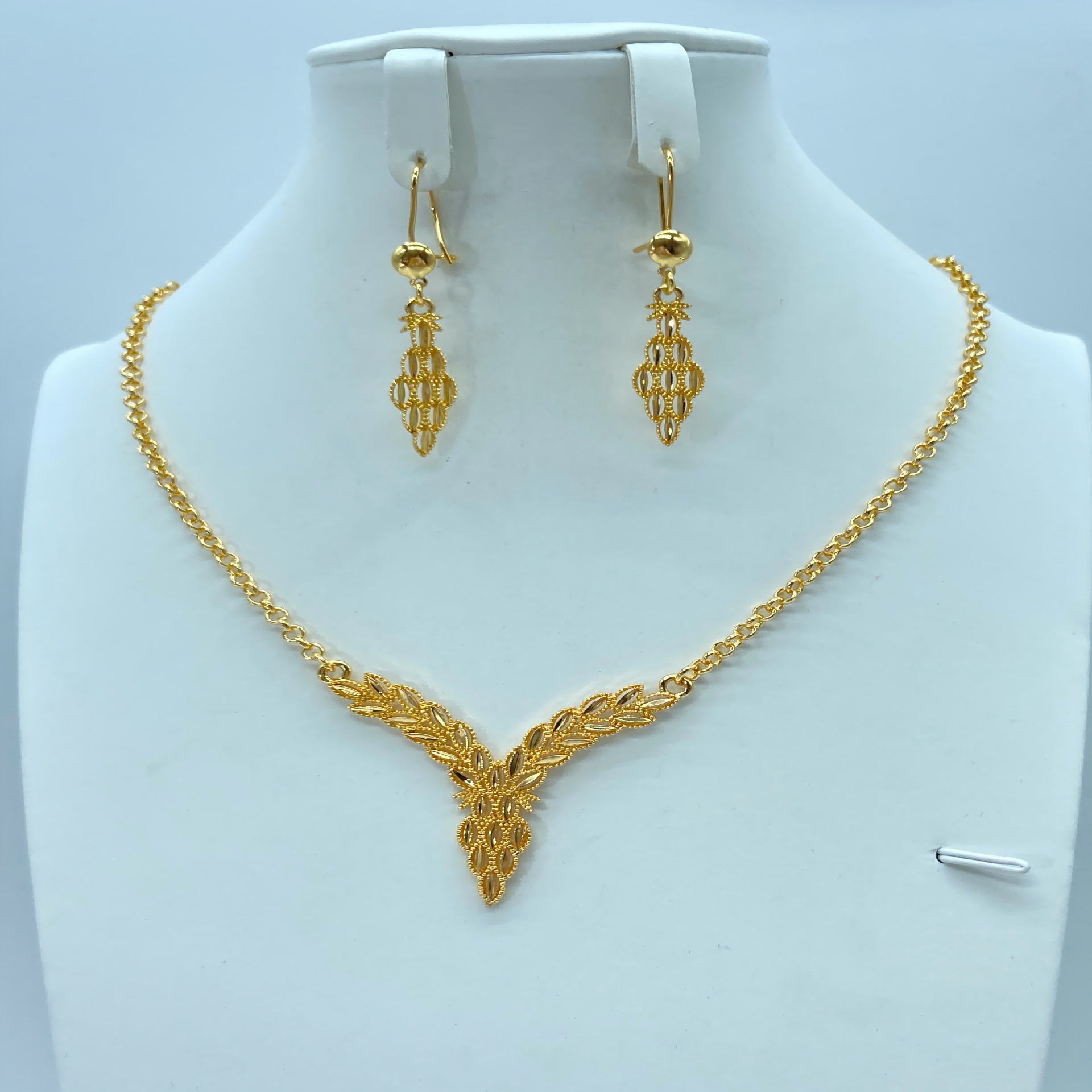 Transfronterizos de moda retro de Oriente Medio conjunto de joyería collar pendientes de boda banquete de bronce de lujo joyería dorada mujer