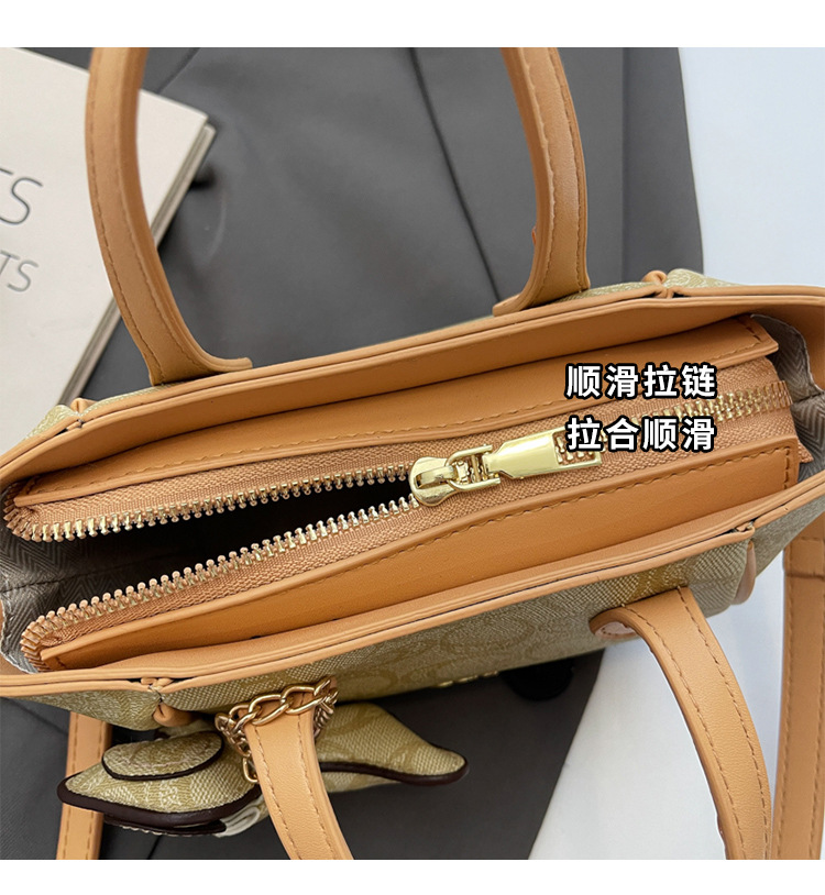A high-end retro printed bucket bag for summer 2025, a trendy and versatile crossbody bag for women Item Picture