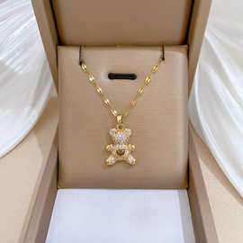 【钛钢】可爱小熊项链爱心抱抱熊真金微镶锆石简约可调节锁骨链