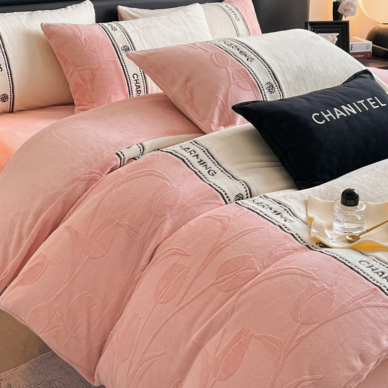 Otoño y invierno leche cama de terciopelo conjunto de cuatro piezas 2025 nuevo invierno sábanas engrosadas cubierta de cama de terciopelo de coral tallado