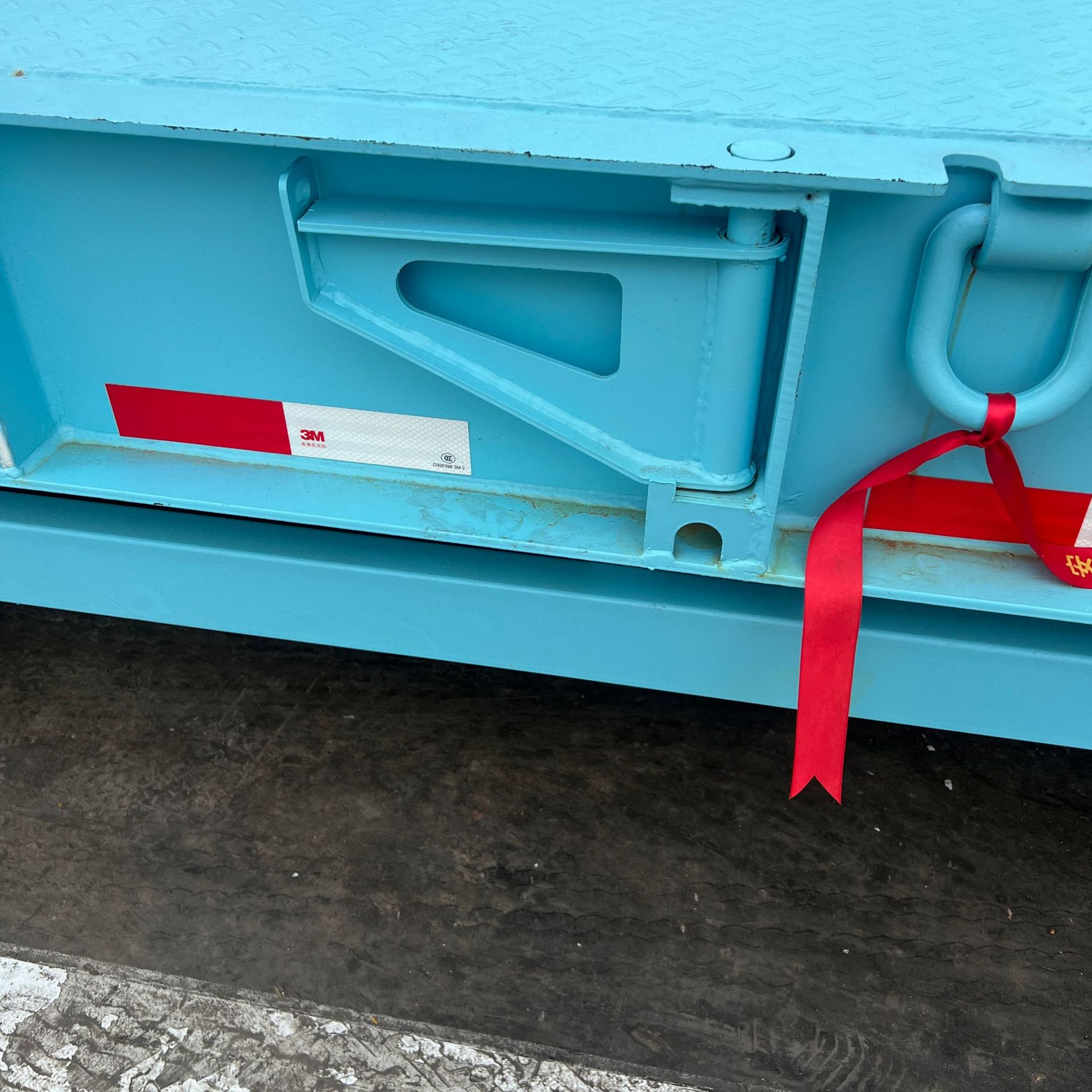 Source Manufacturer Exports 4-Axis Heavy-Duty Low-Bed Semi-Trailer Engineering Machinery Transport Trailer to South America, Central Asia and Saudi Arabia