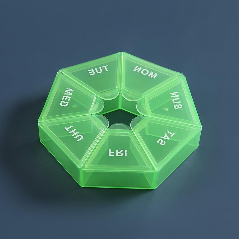 Caja de plástico portátil de la rejilla de siete-La mini de siete días pequeña caja de la píldora portátil por una caja de embalaje transparente de la píldora del color de la semana en existencia