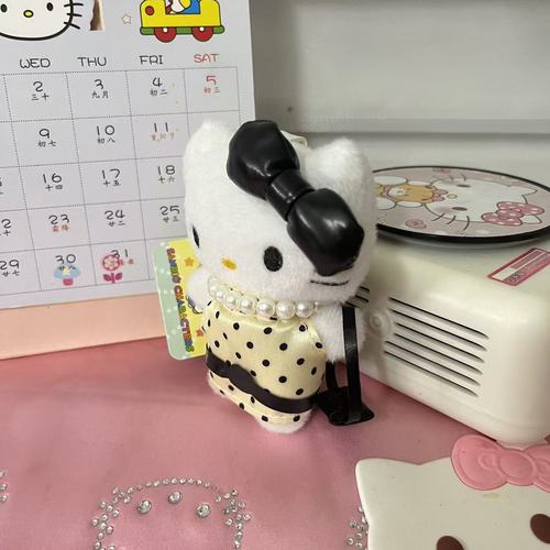 Cartoon hot selling new style pearl noble lady KT keychain pendant cat doll girl backpack small doll wholesale