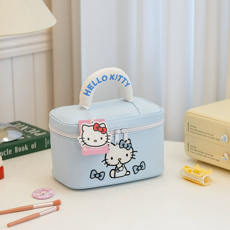 Косметичка Sanrio стеганая с синтепоном-наполнением, просторная дорожная организация, рисунки с героями