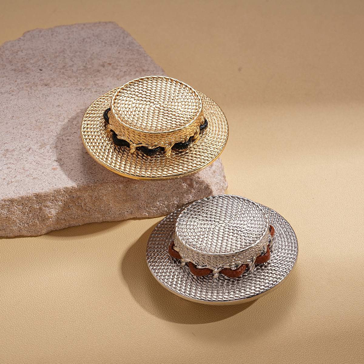 Europa y América metal cuero enredado sombrero de paja estriado broche personalidad nicho creativo de moda alta sensibilidad accesorios de pin image 5