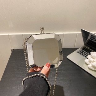 Box-shaped small square bag, new women's chain buckle crossbody bag, simple and fashionable women's shoulder bag