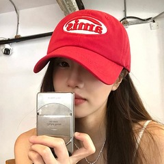 2025新型春夏刺繍アルファベット野球帽女性の頭の周りの大きな軒が顔を見せています。