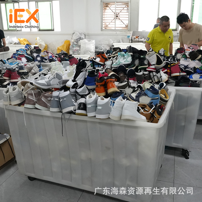 Germany and Italy Specialize in Cleaning Second-Hand Brand Shoes. Strict Sorting + Cleaning and Care. Quality Is Comparable to New Products Germany and Italy Specialize in Cleaning Second-Hand Brand Shoes. Strict Sorting + Cleaning and Care. Quality Is Comparable to New Products