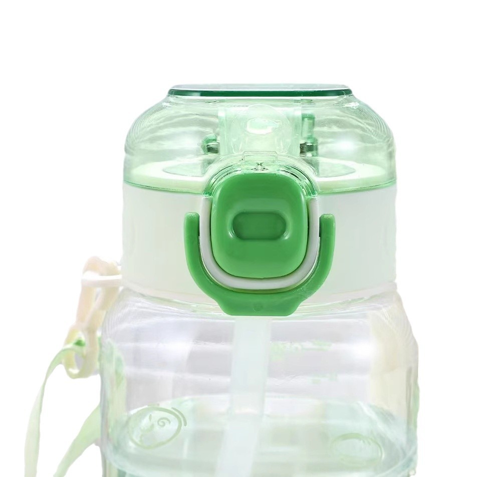 Xinbei2025 tazas de agua para niños verano nuevo jardín de infantes bebés tazas de paja deportivas al aire libre hervidor portátil