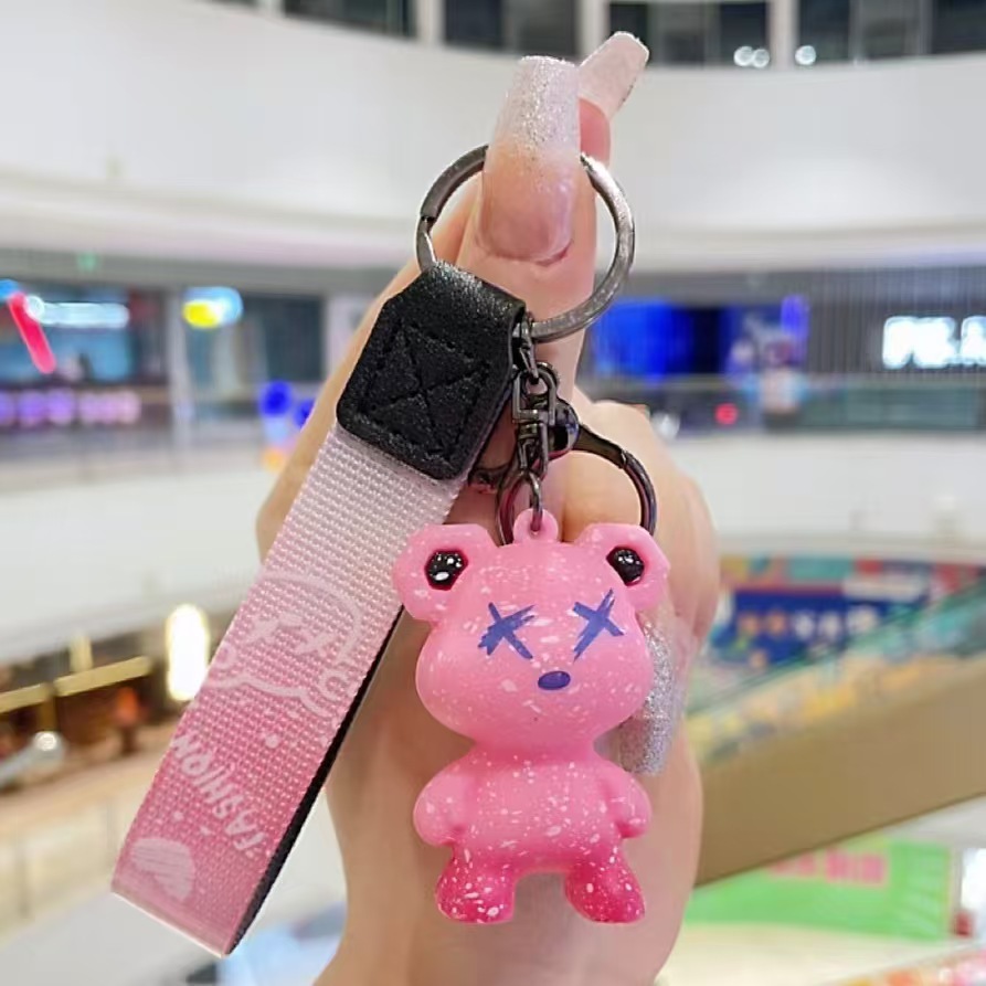 Caricatura violenta oso colgante llavero de PVC colgante llave de goma blanda juegos de videojuegos de muñeca ciudad pequeño regalo pequeño regalo