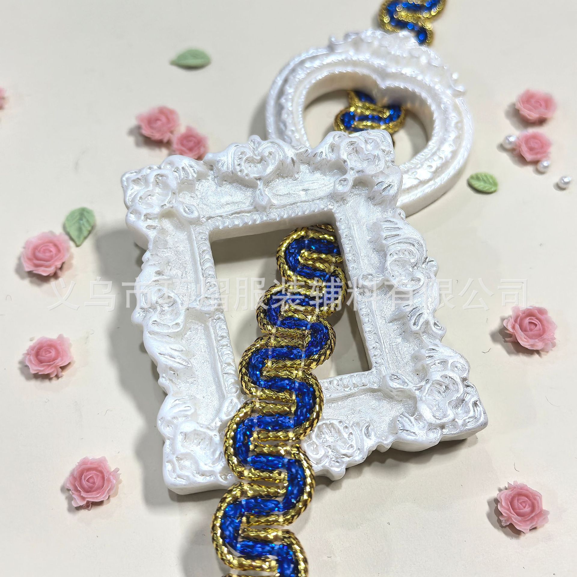 Venta al por mayor de fábrica de color de oro y plata lentejuelas florales con adornos accesorios de ropa accesorios de estilo étnico ondulado