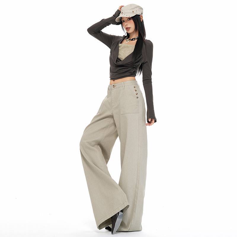 In-stock wholesale autumn khaki straight-leg jeans with large pockets and button design, wide-leg pants for petite women In-stock wholesale autumn khaki straight-leg jeans with large pockets and button design, wide-leg pants for petite women