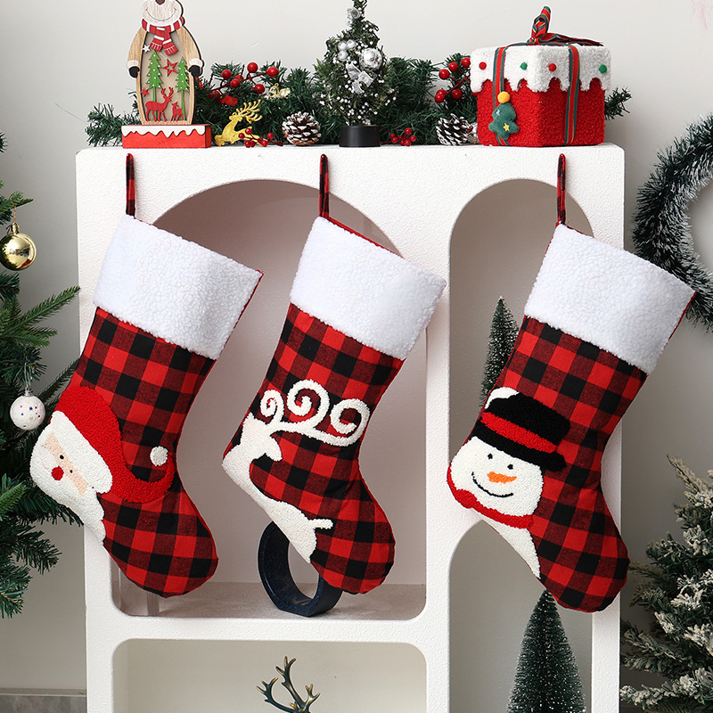 Decoración navideña Calcetines navideños A cuadros rojos y negros Felpa Bolsa de regalo para niños Colgante de ventana Decoración de ambiente de fiesta