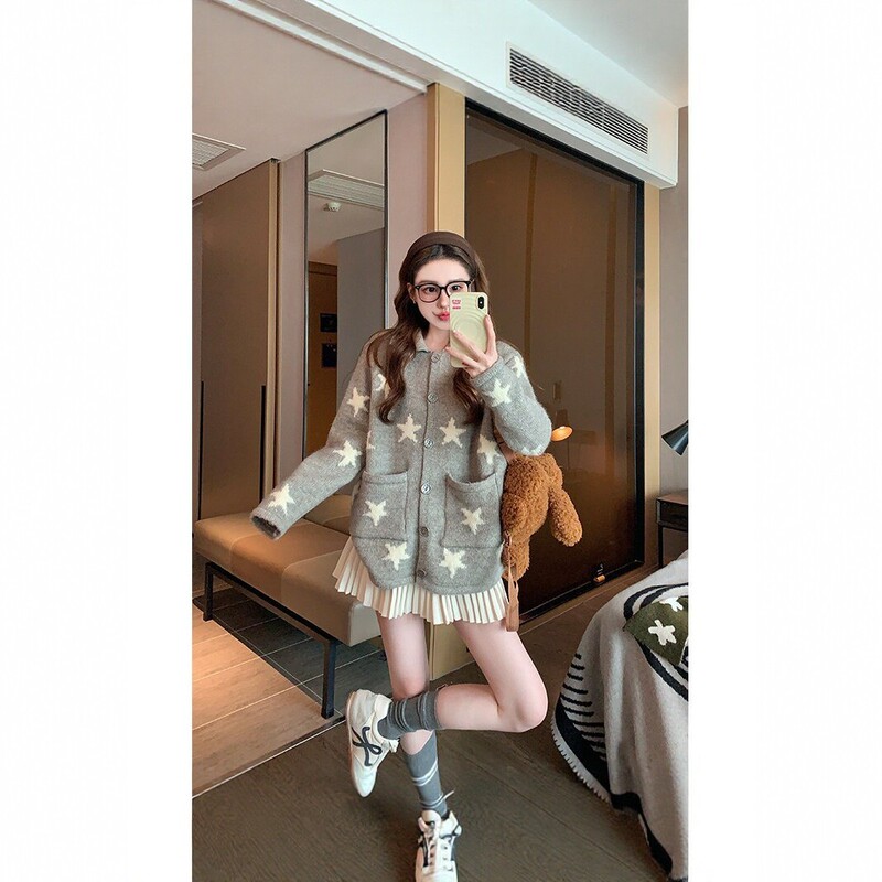 Gray star-patterned lapel sweater jacket for women, 2026 new autumn and winter thickened loose casual knitted cardigan top, trendy Gray star-patterned lapel sweater jacket for women, 2026 new autumn and winter thickened loose casual knitted cardigan top, trendy