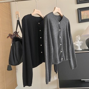 Long-sleeved knitted cardigan 4136