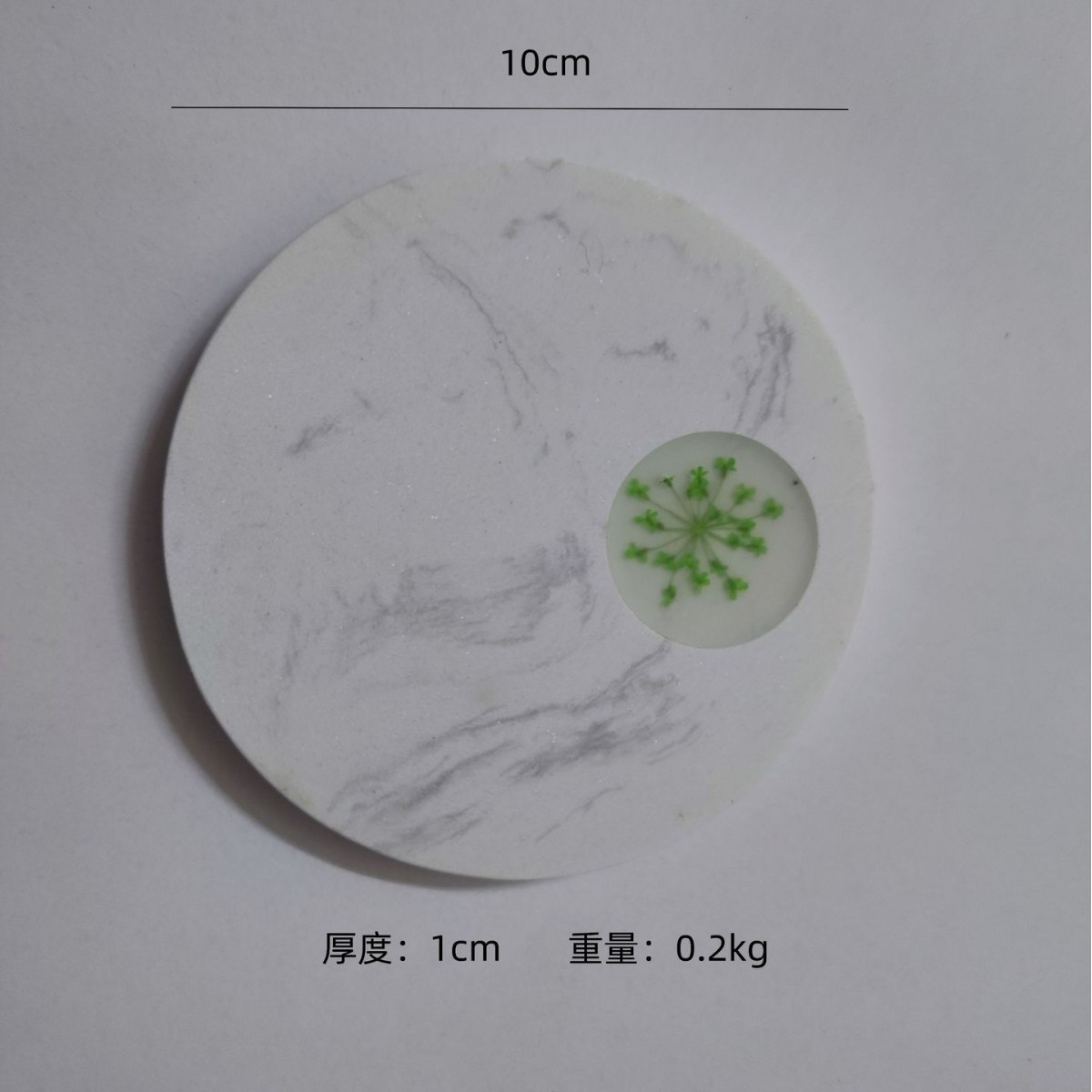 측면에 녹색 꽃