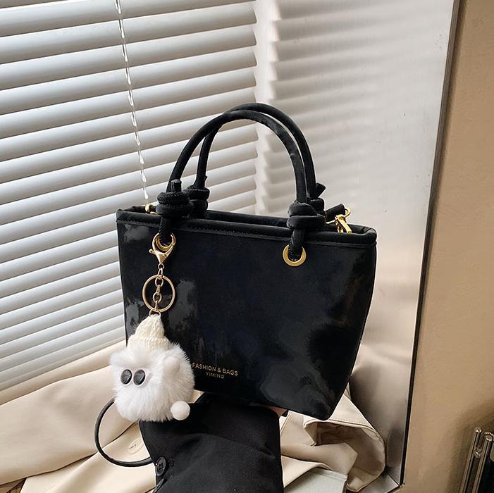 Bolso de mano casual simple coreano para damas 2025 nuevo estilo de transporte universal bolso de cubo popular mochila de hombro