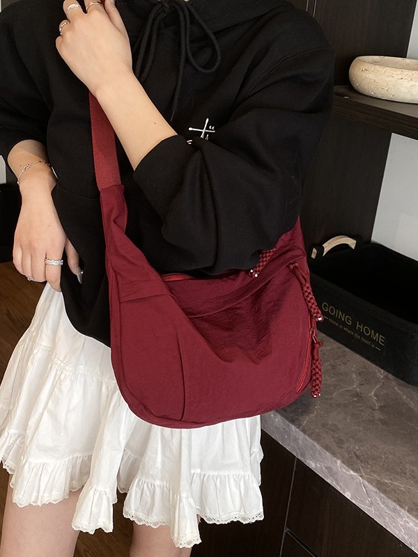 Bolso bandolera minimalista de gran capacidad estilo japonés para mujer, bolso de hombro ligero con textura de nailon, bolso versátil de moda para mujer.